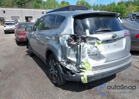 2018 Toyota Rav4 Le z USA, uszkodzony, nr VIN JTMBFREVXJJ193902